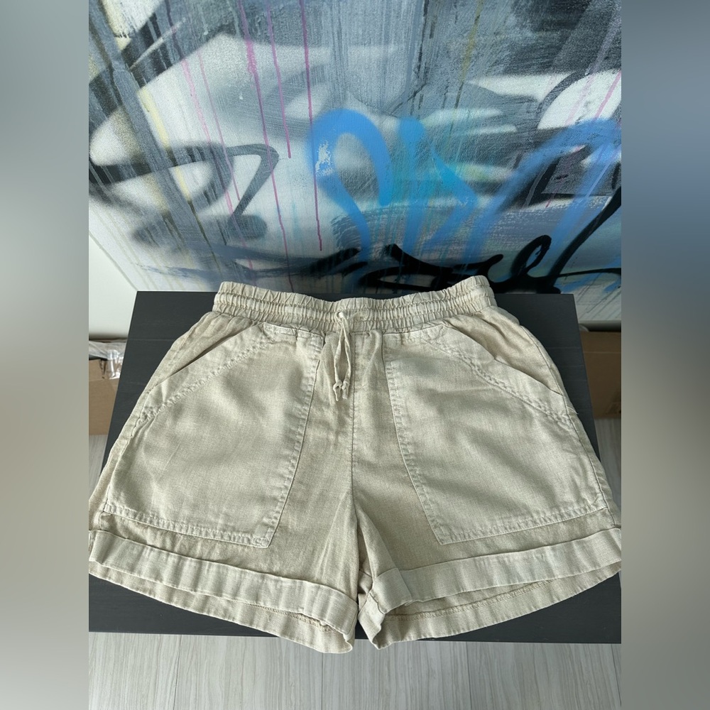 Linen bright sand color Bermuda shorts